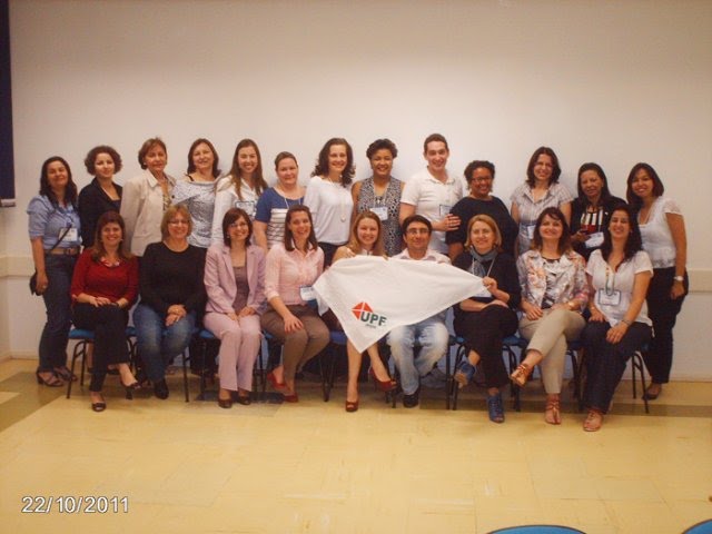Foto: Alguns dos professores que estiveram presentes na reunião de discussão da minuta do Estatuto da Associação no II ENASEC.